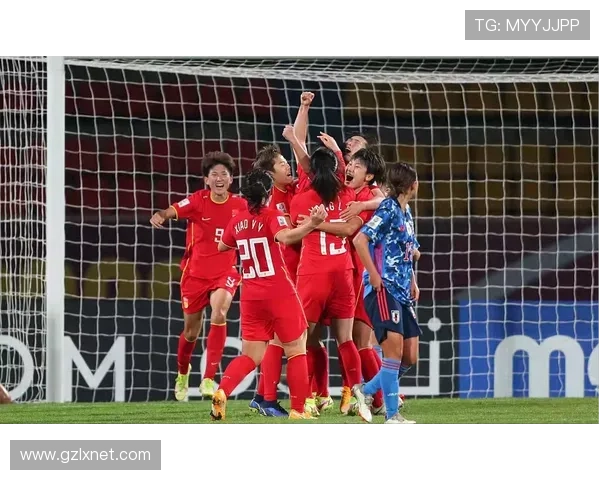 中国U17女足全家福留影展现团结备战亚洲杯决心 中国U17女足全家福留影展现团结备战亚洲杯决心